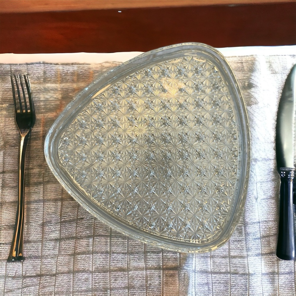 VTG Anchor Hocking Daisy & Button Clear Glass Triangular Snack Plates (Set of 4)